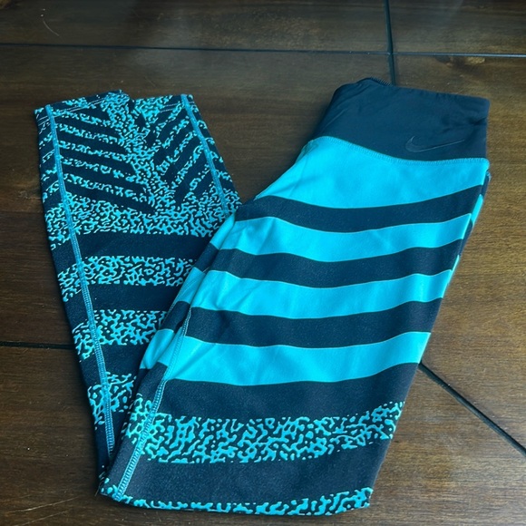 3 pair Nike - DriFit work out Legging size S P - Picture 5 of 15